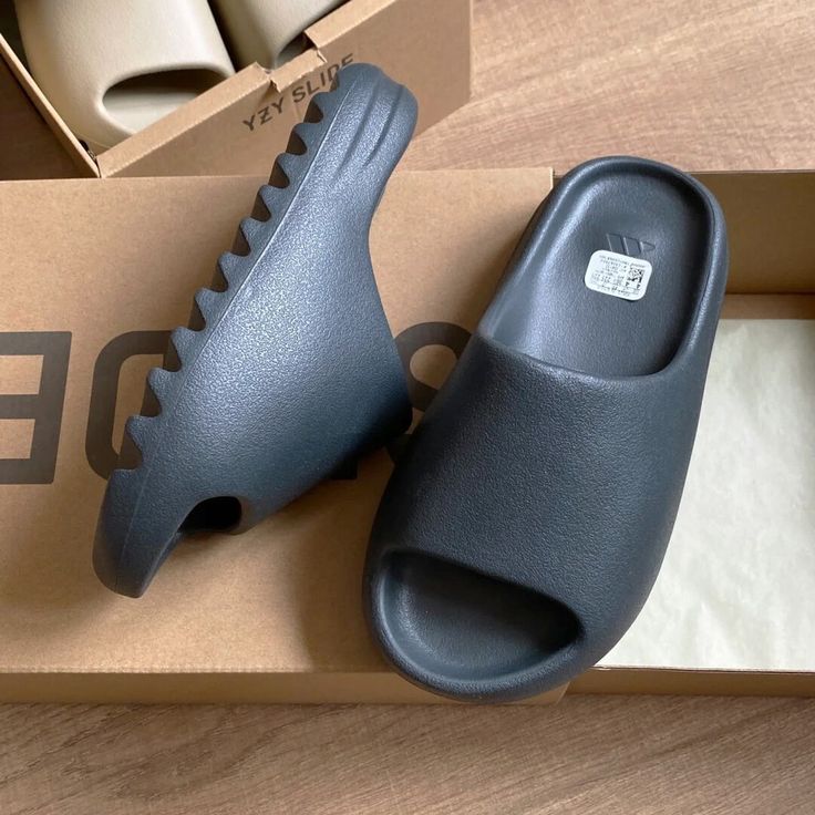 Adidas Yeezy Slide Onyx - Image 3