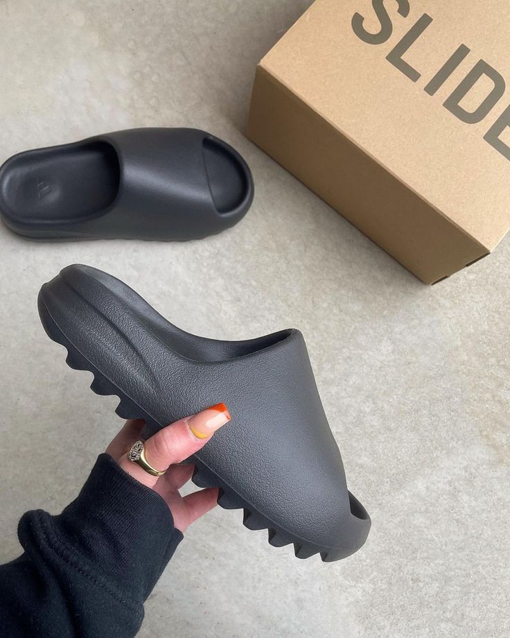 Adidas Yeezy Slide Onyx - Image 4