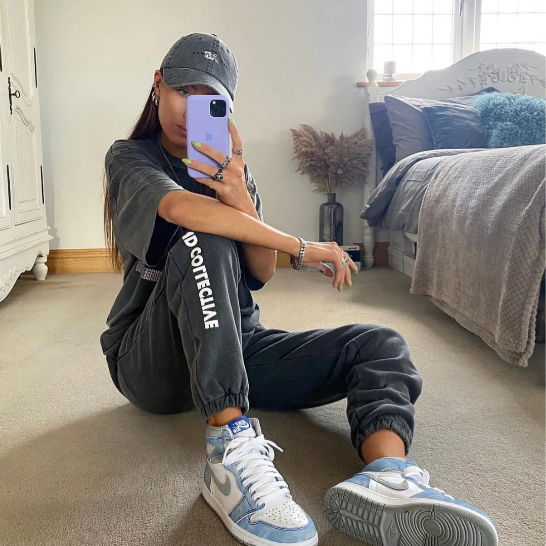 Nike Air Jordan 1 High Hyper Royal - Image 4