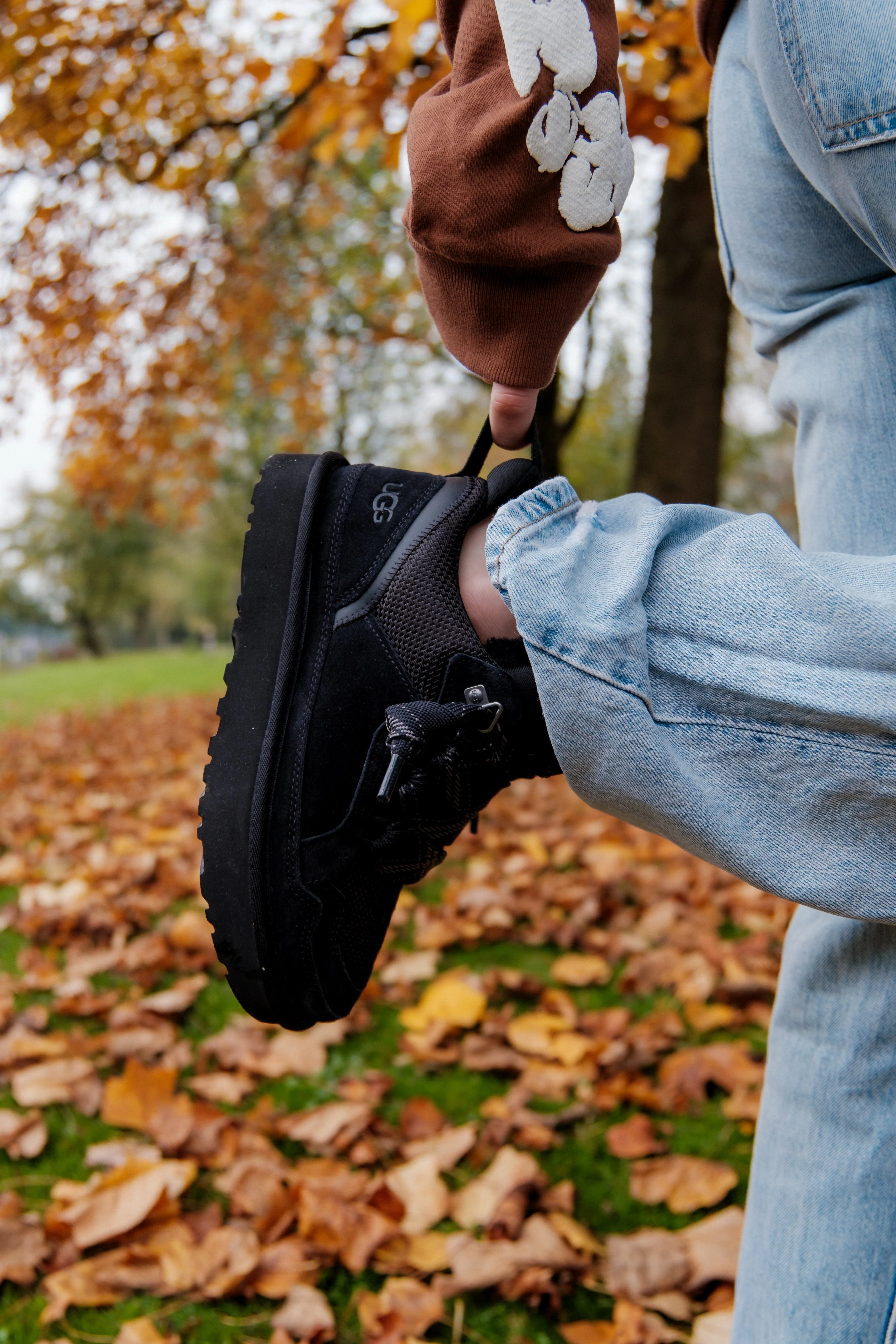 UGG Lowmel Black - Image 14